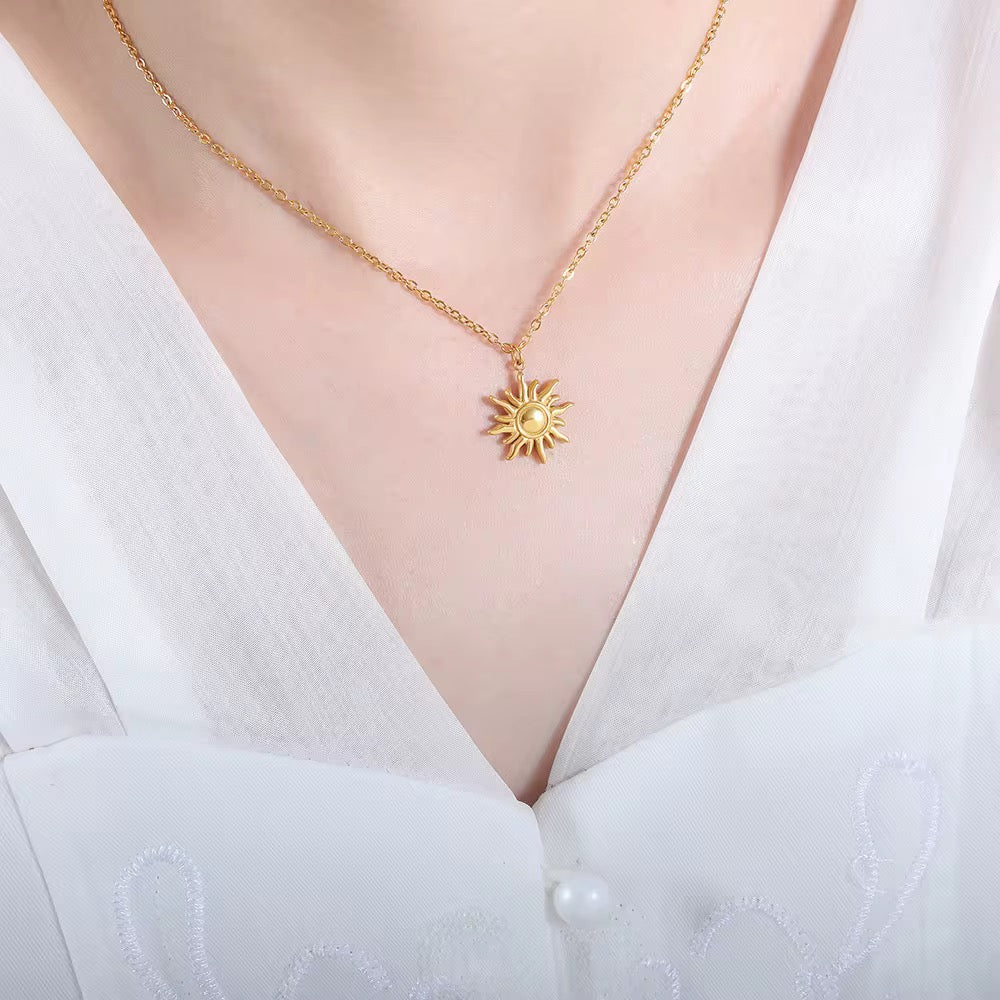 🔅 Solar Kiss Necklace