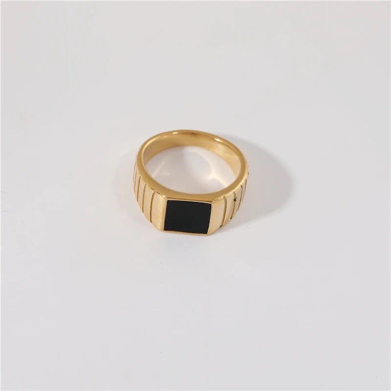 🖤 The Noir Signet