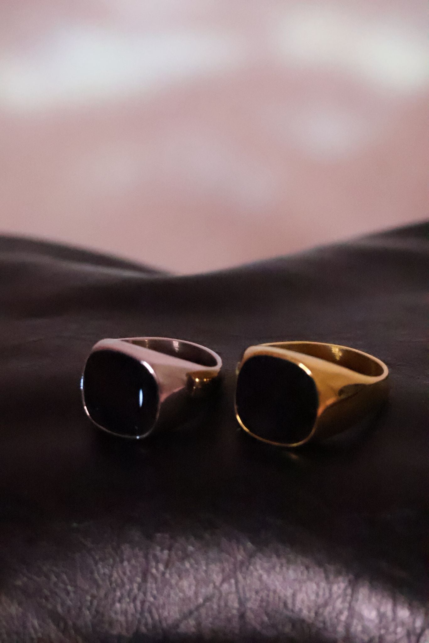 The Noir Signet