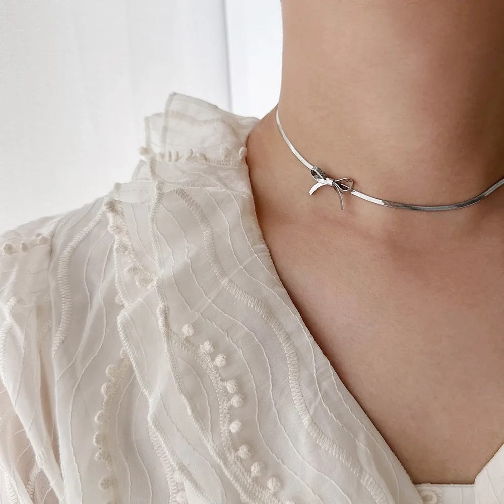 Bow Necklace