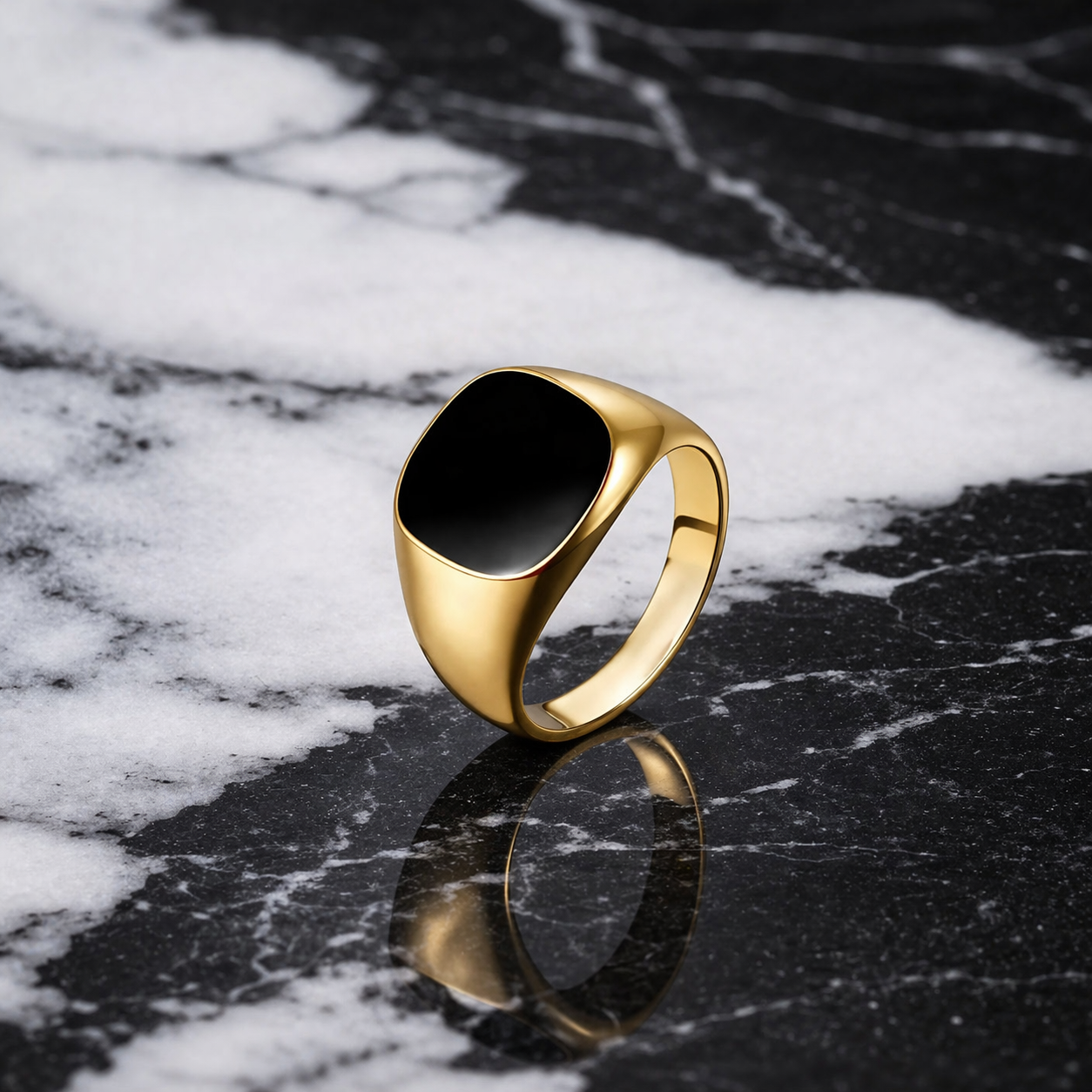 The Noir Signet