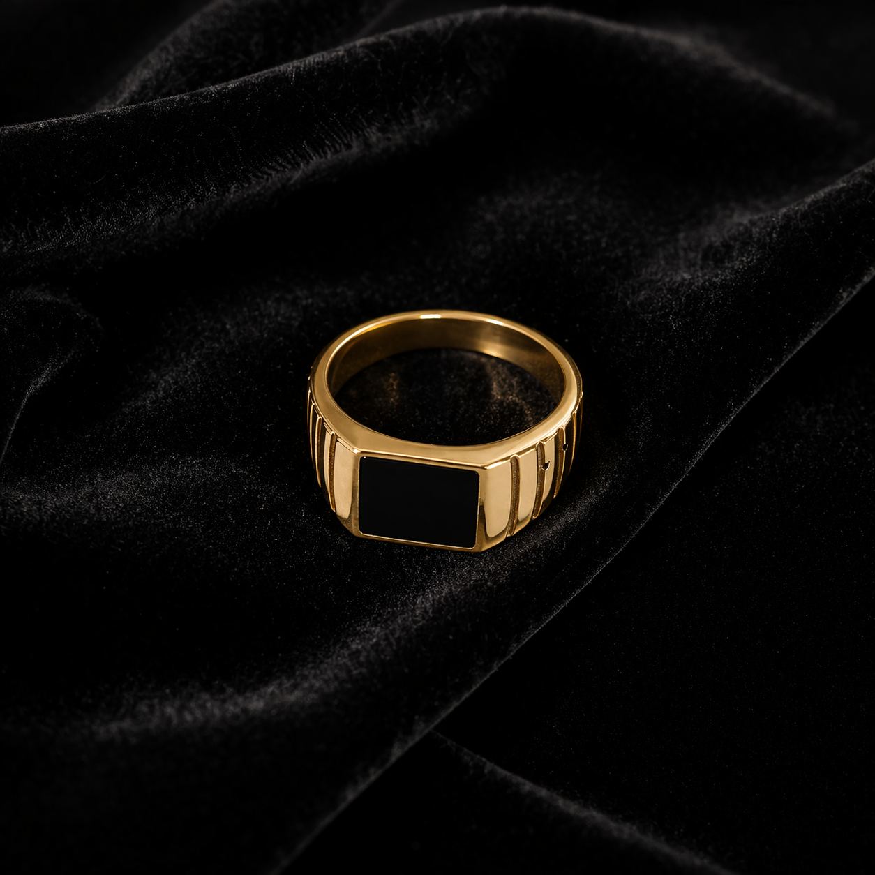 🖤 The Noir Signet