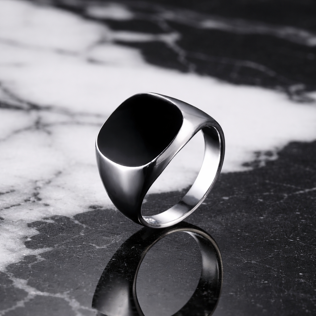 The Noir Signet