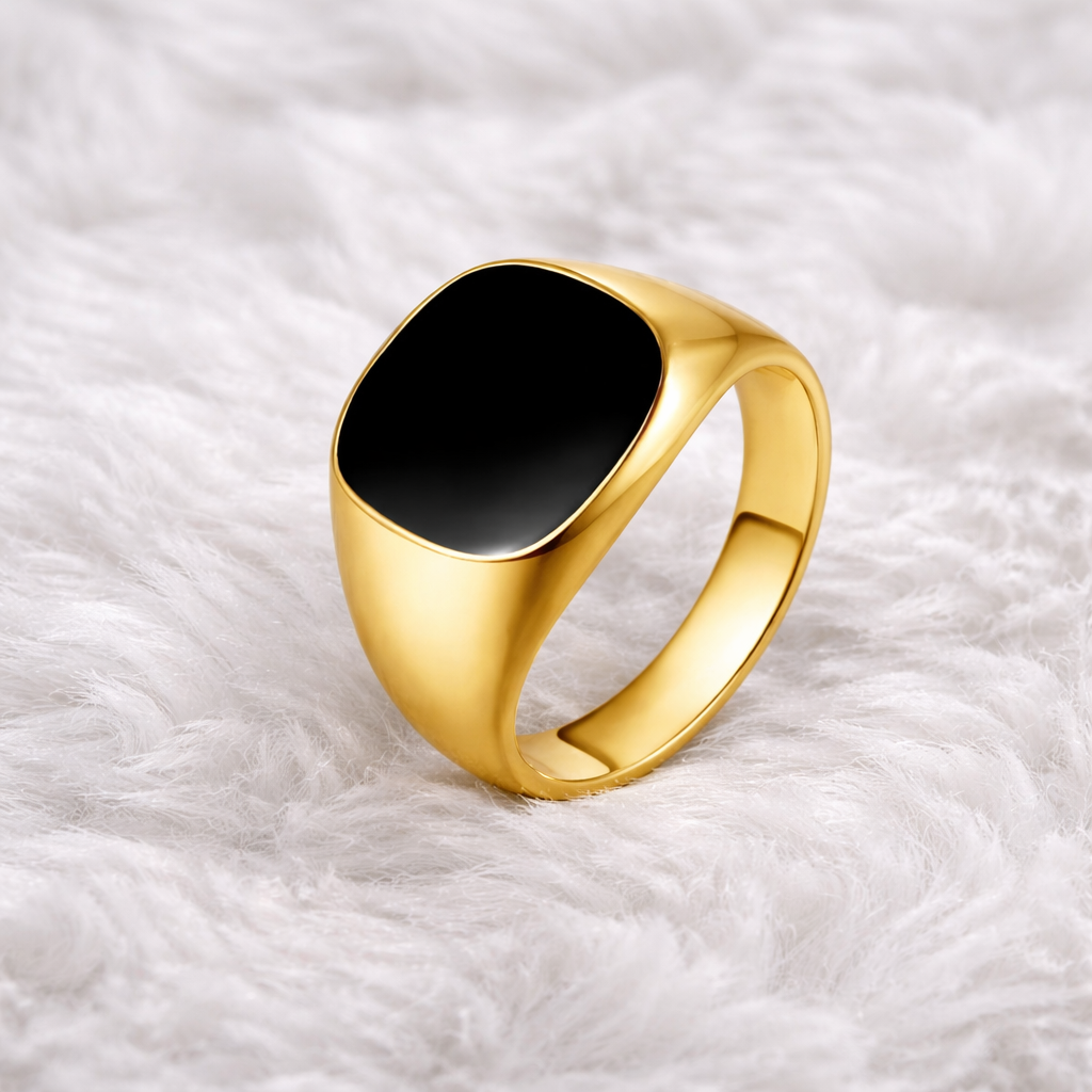 The Noir Signet