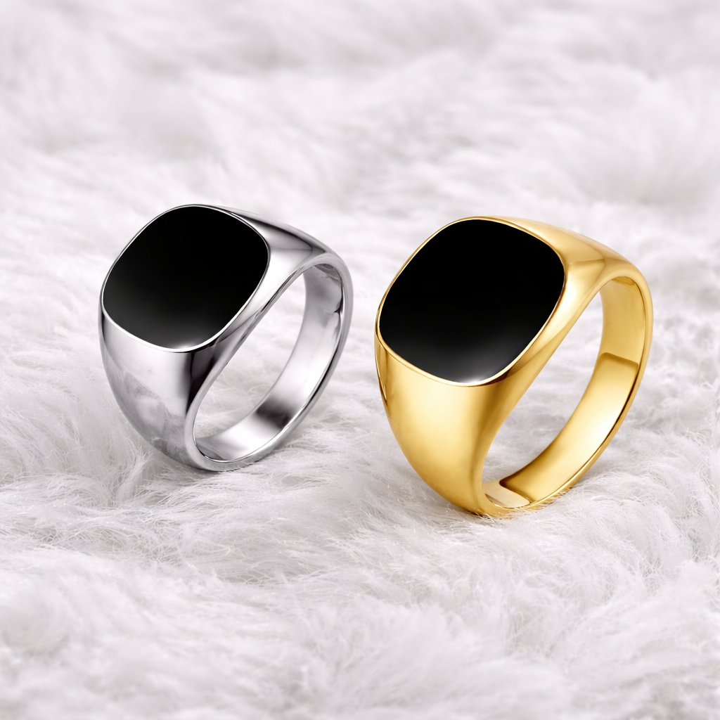 The Noir Signet